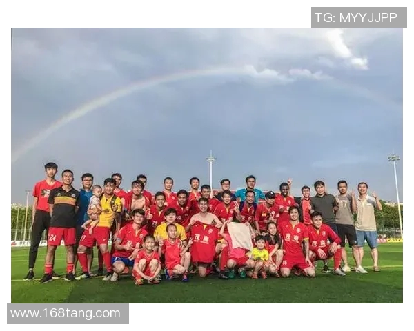 足球传奇亨利莅临茂名与球迷互动分享足球梦想与激情