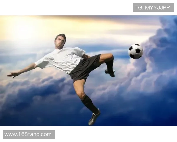 足球明星孤线射门展现绝佳技术与精准控制的精彩瞬间 足球明星孤线射门展现绝佳技术与精准控制的精彩瞬间